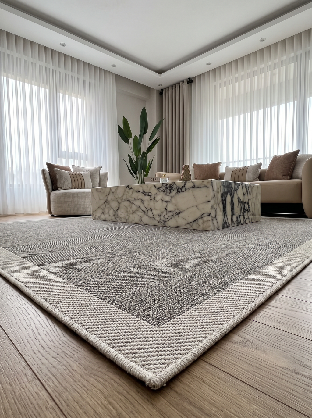 Motif Kahverengi Geometrik Desenli Halı